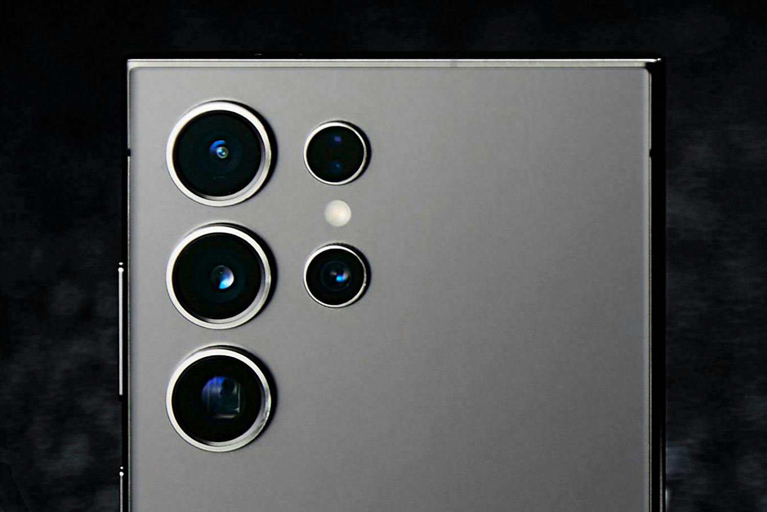 Kameraer i Samsung Galaxy S24 Ultra. Kameraene på baksiden av Samsung Galaxy S24 Ultra har alt fra ultravidvinkel til 5x optisk zoom.